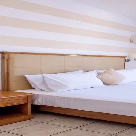 Pela Maria (adults Only) Hotell 3*